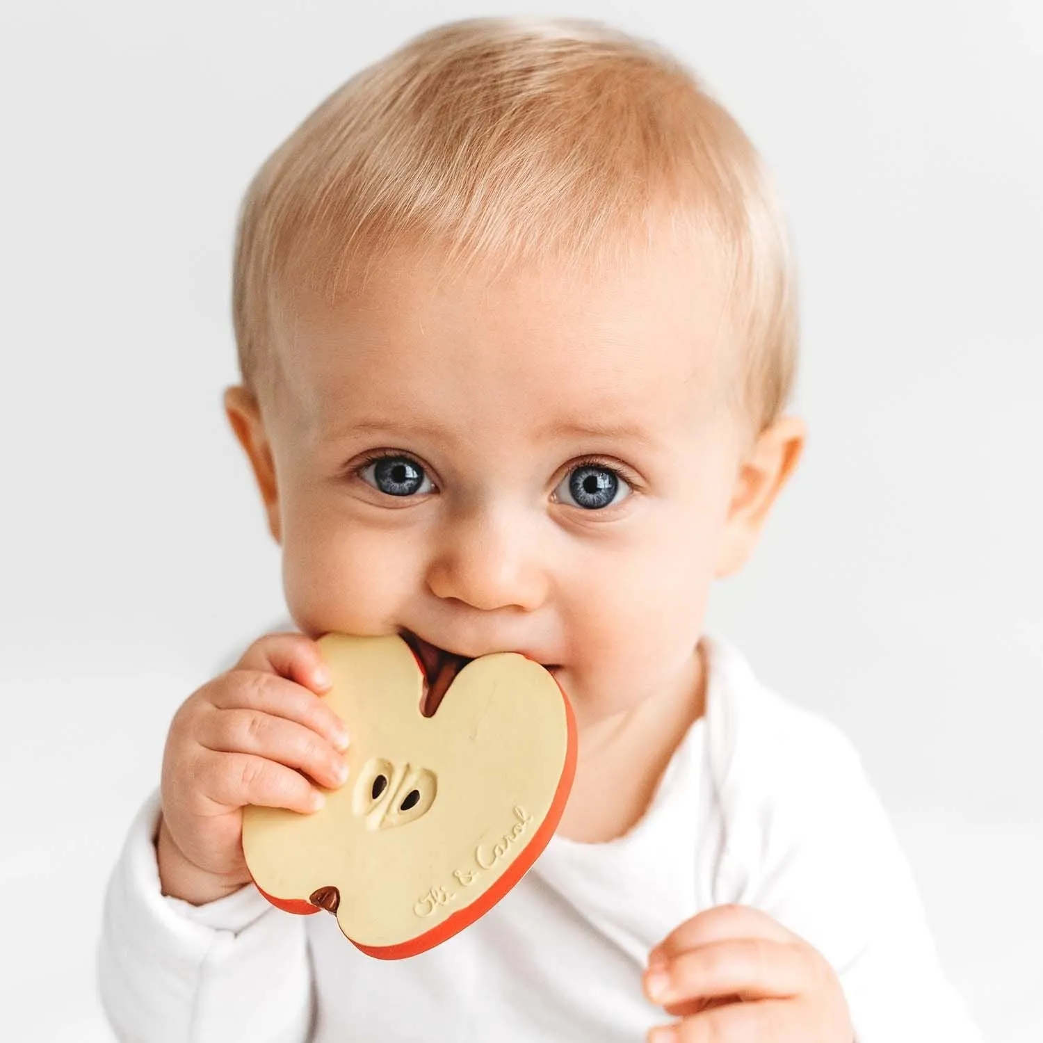 Oli & Carol Pepita The Apple Natural Rubber Teether